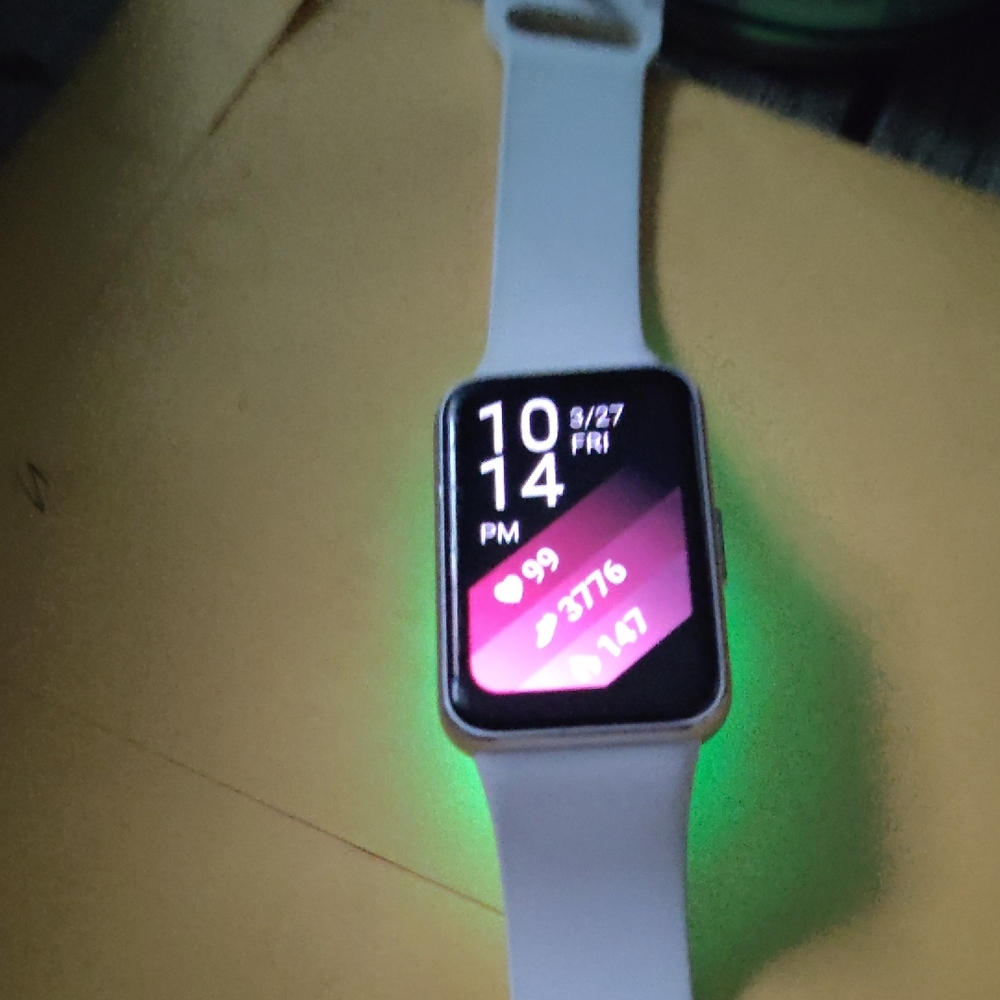 Source Unknown White Smartwatch with Color Display